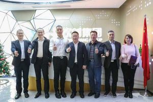广州市与番禺区人力资源和社会保障局领导莅临九游体育集团调研指导