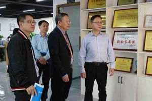 热烈欢迎市政府秘书长林兢一行莅临九游体育集团广西公司考察指导